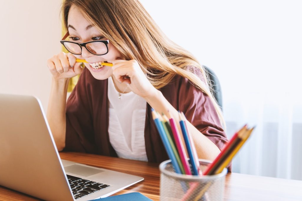Student weighing important questions before choosing a university abroad